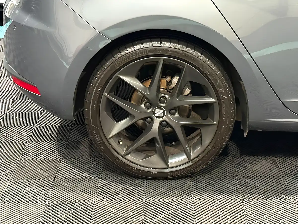 Used 2014 SEAT Leon Fr Grey - Interior and Exterior details 11
