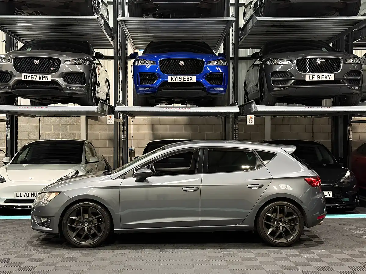 Used 2014 SEAT Leon Fr Grey - Interior and Exterior details 4