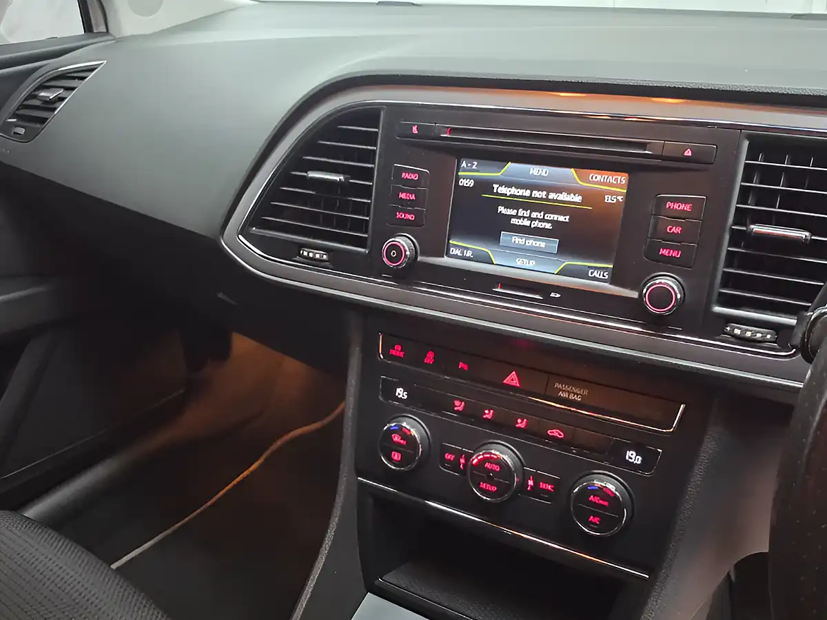 Used 2014 SEAT Leon Fr White - Interior and Exterior details 17