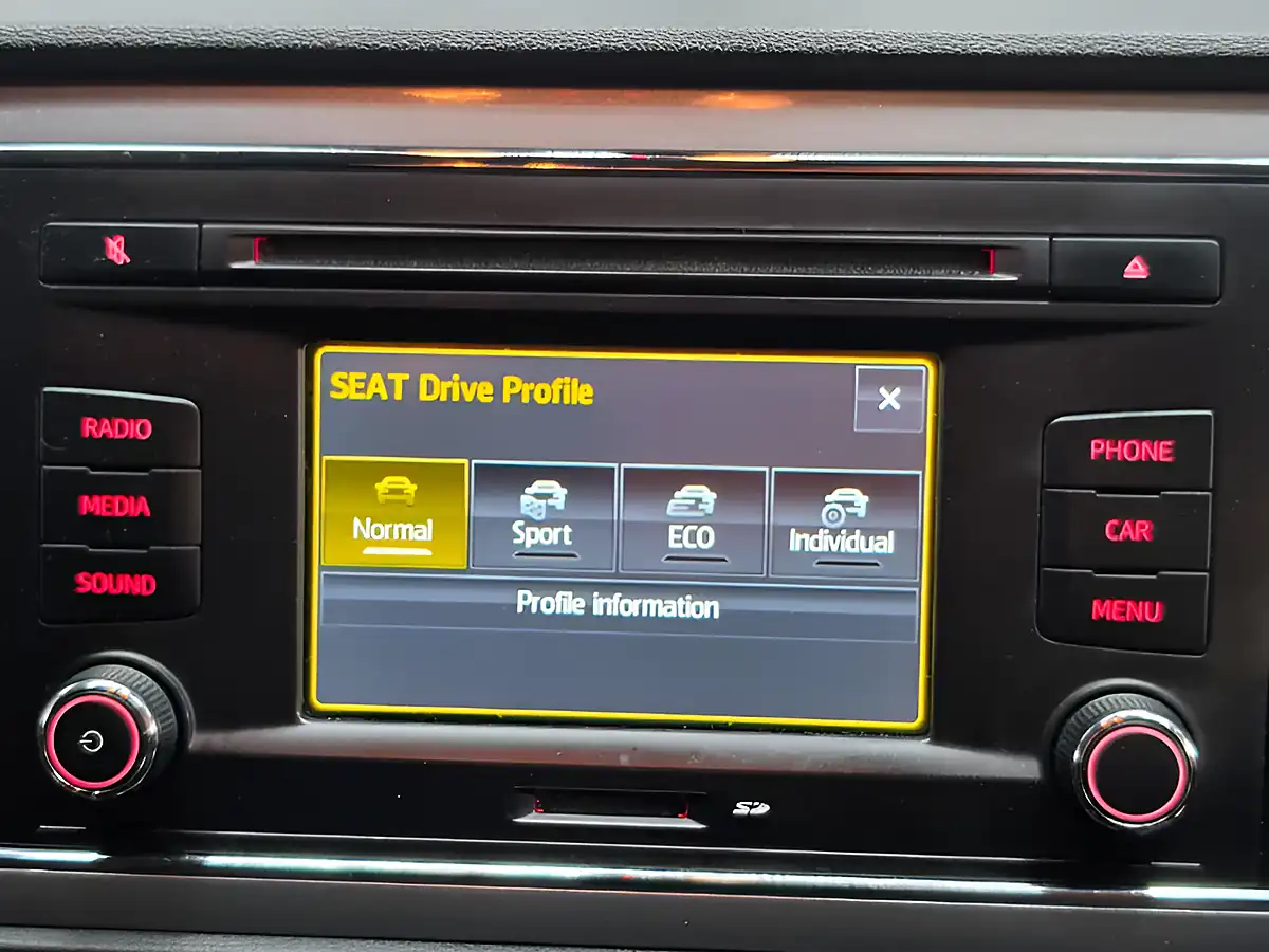 Used 2014 SEAT Leon Fr White - Interior and Exterior details 18