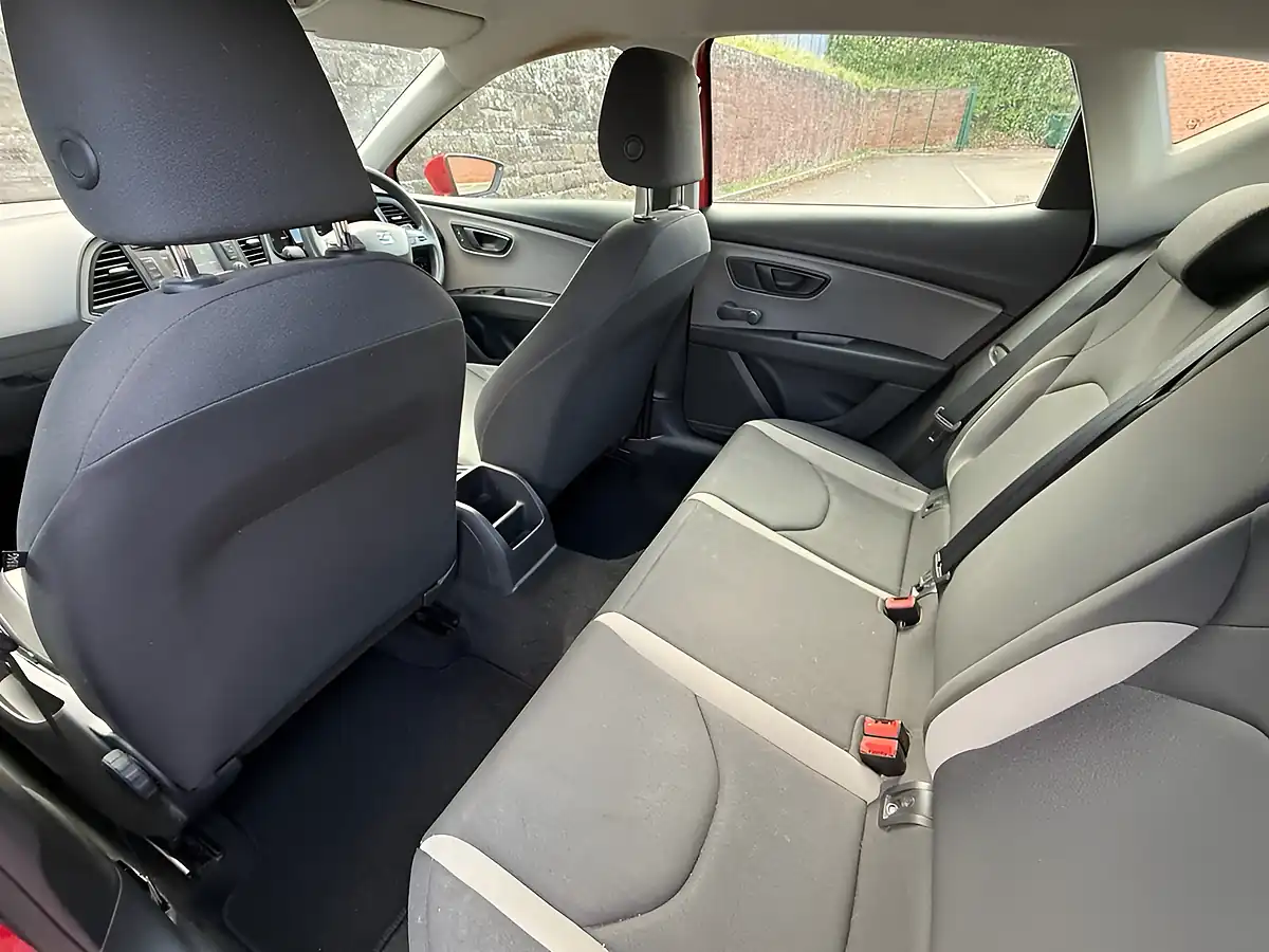 Used 2014 SEAT Leon S Red - Interior and Exterior details 11