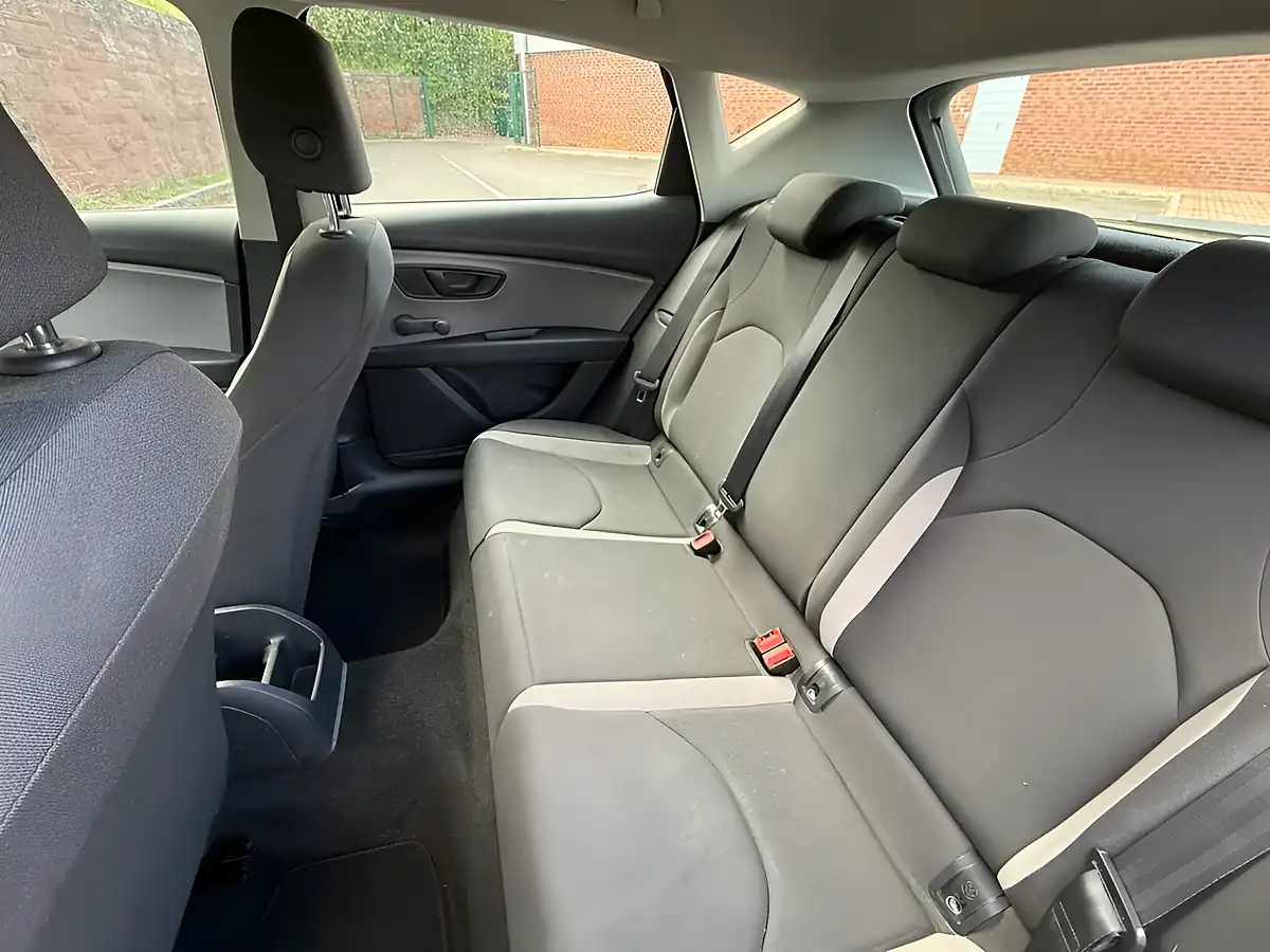 Used 2014 SEAT Leon S Red - Interior and Exterior details 12