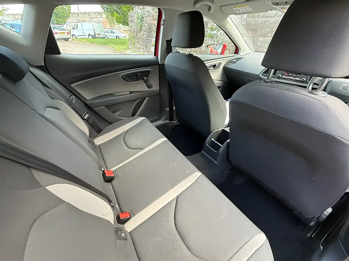 Used 2014 SEAT Leon S Red - Interior and Exterior details 13