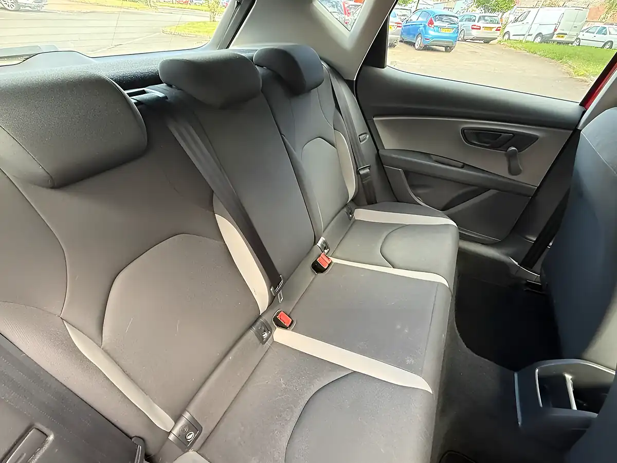Used 2014 SEAT Leon S Red - Interior and Exterior details 14