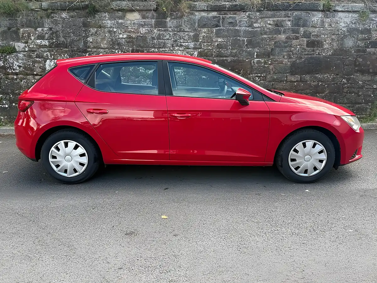 Used 2014 SEAT Leon S Red - Interior and Exterior details 4