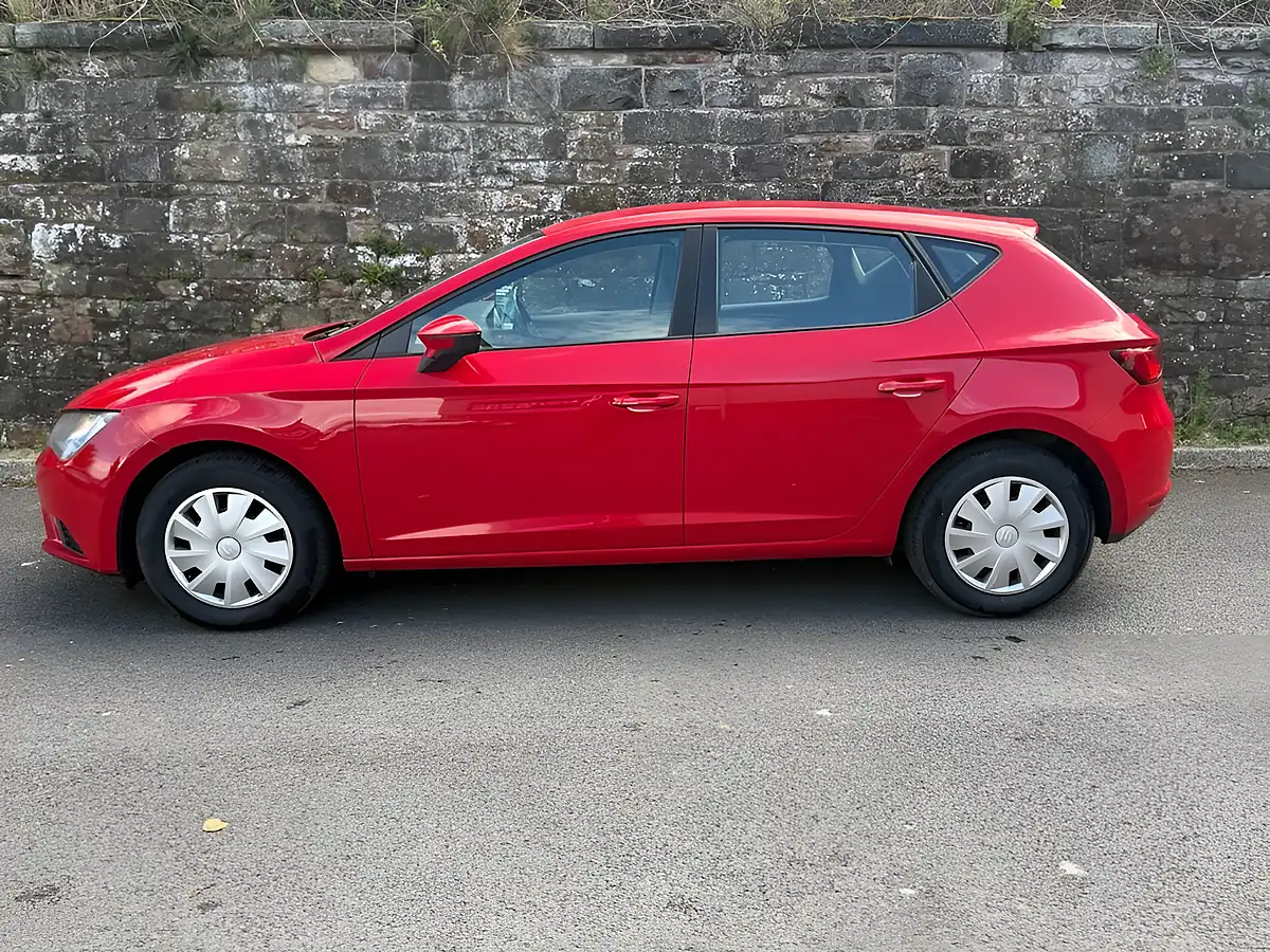 Used 2014 SEAT Leon S Red - Interior and Exterior details 5