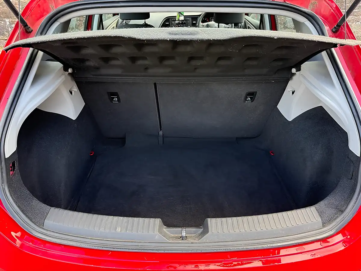 Used 2014 SEAT Leon S Red - Interior and Exterior details 9