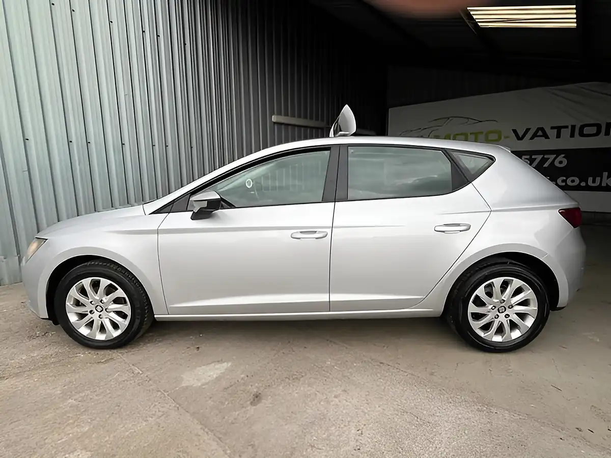 Used 2014 SEAT Leon Se Silver - Interior and Exterior details 10
