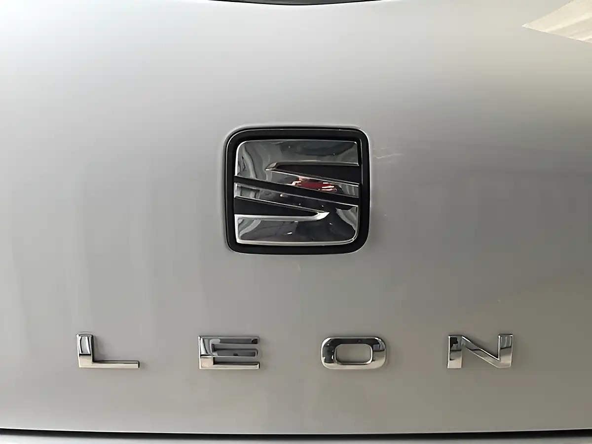 Used 2014 SEAT Leon Se Silver - Interior and Exterior details 6