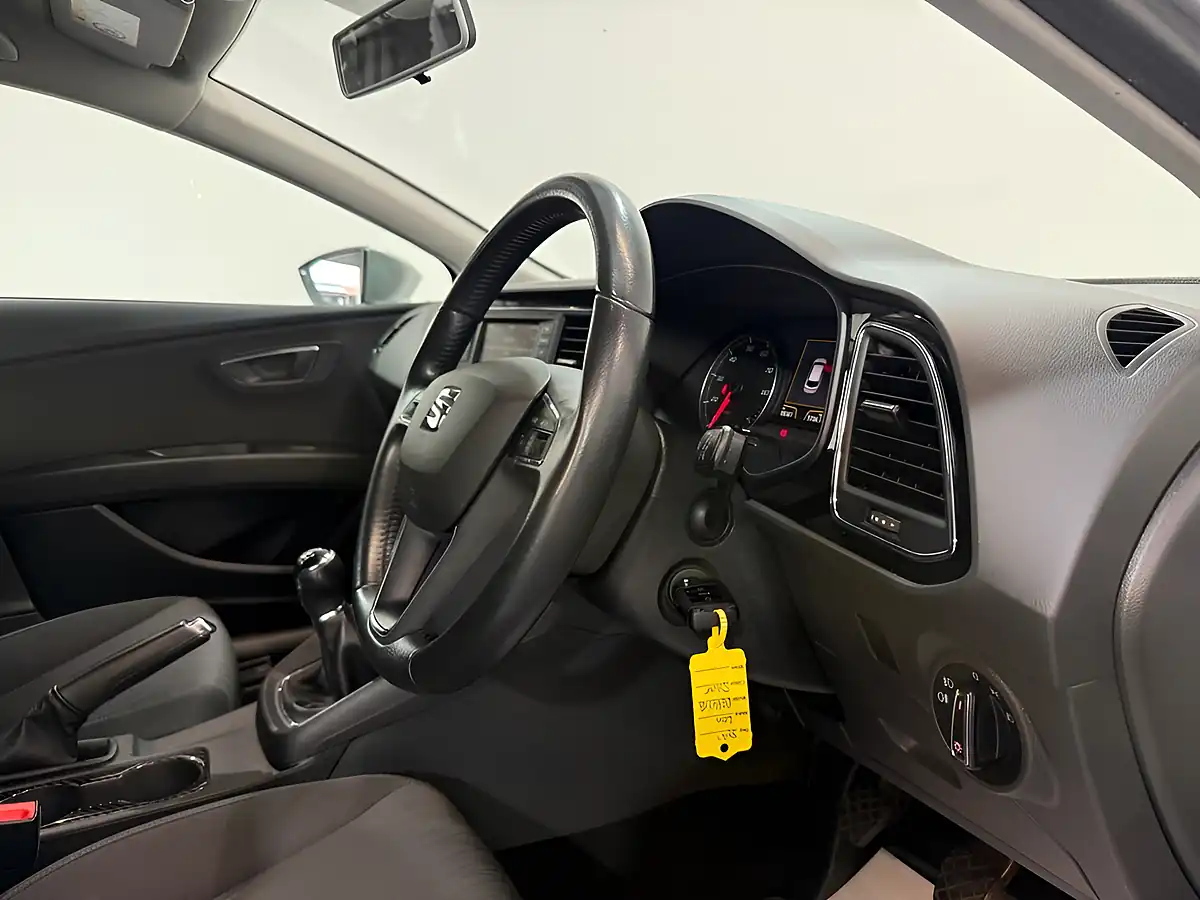 Used 2014 SEAT Leon Se Silver - Interior and Exterior details 11