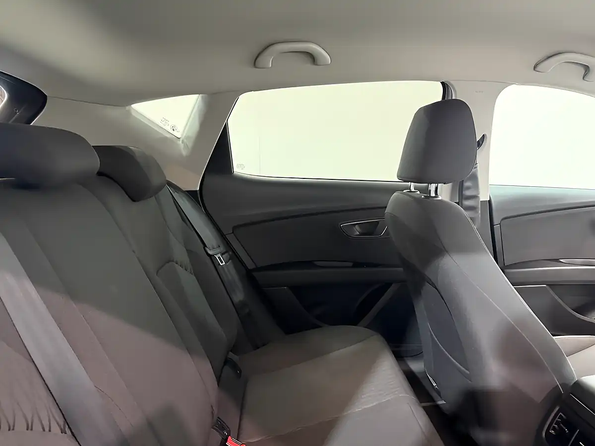 Used 2014 SEAT Leon Se Silver - Interior and Exterior details 12