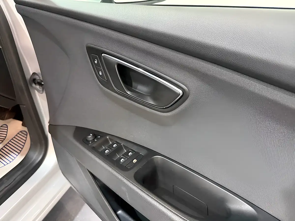 Used 2014 SEAT Leon Se Silver - Interior and Exterior details 13