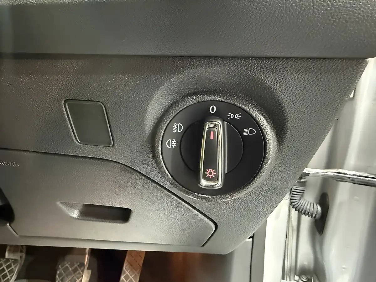 Used 2014 SEAT Leon Se Silver - Interior and Exterior details 14