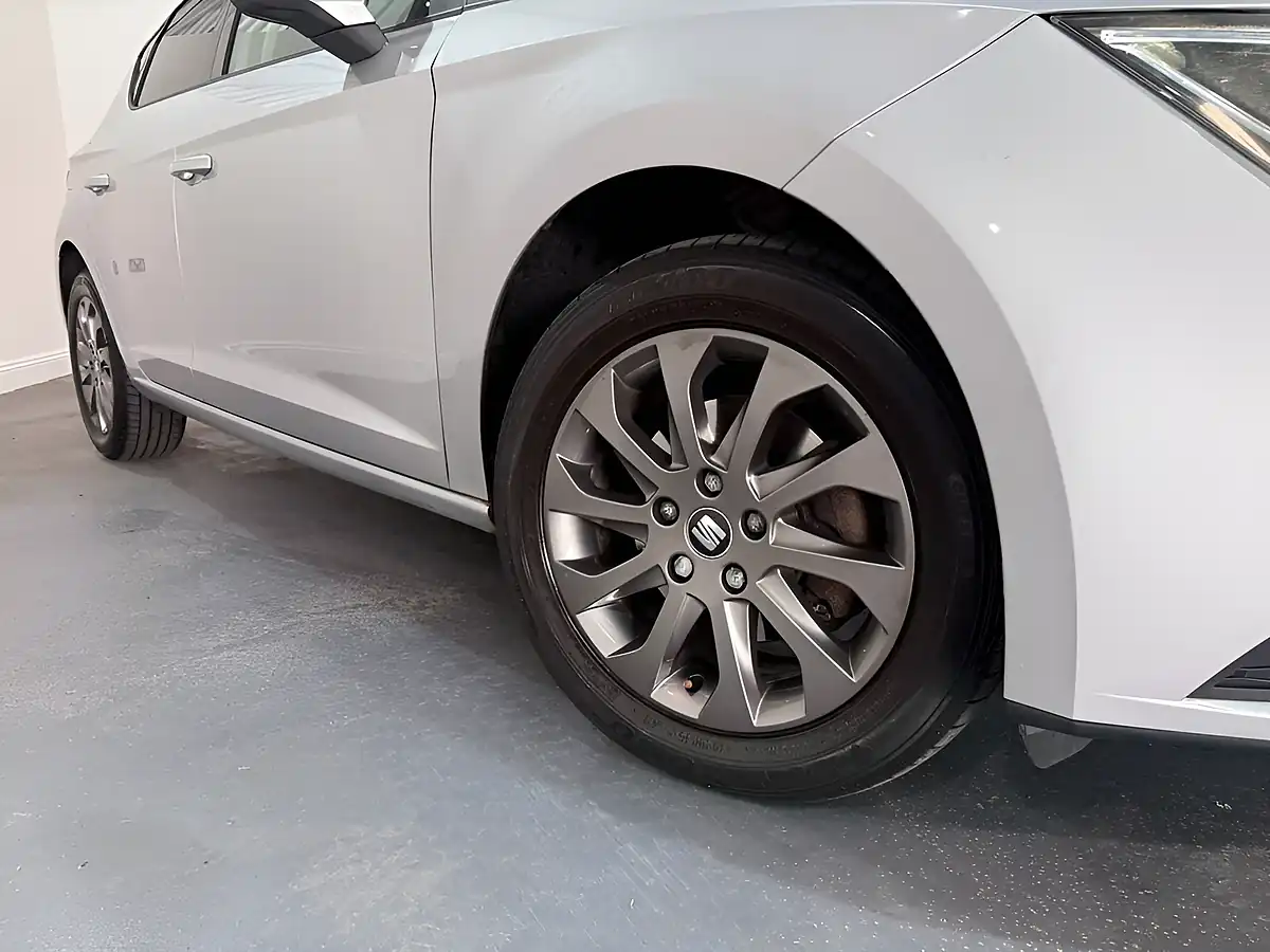 Used 2014 SEAT Leon Se Silver - Interior and Exterior details 4