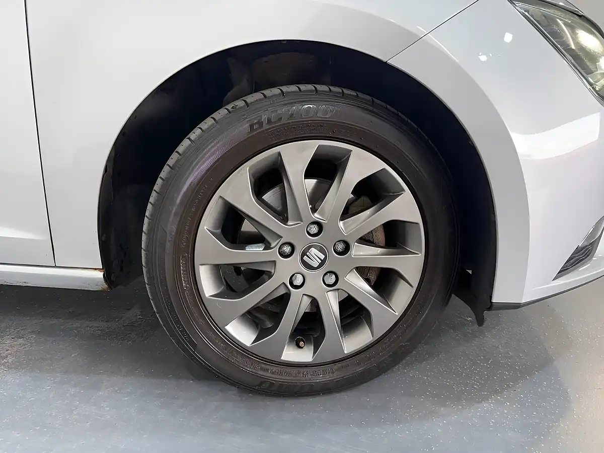 Used 2014 SEAT Leon Se Silver - Interior and Exterior details 5