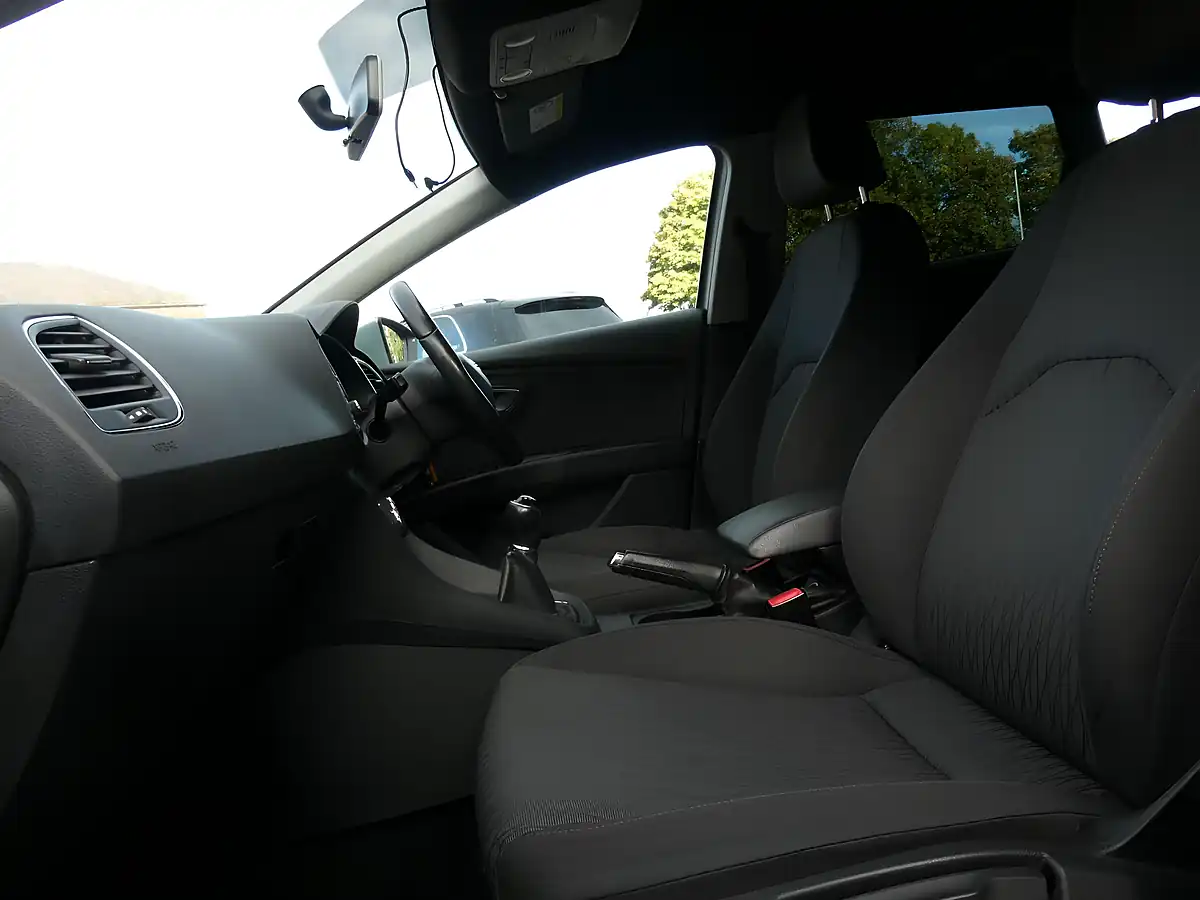 Used 2014 SEAT Leon Se Sport Tourer Silver - Interior and Exterior details 11