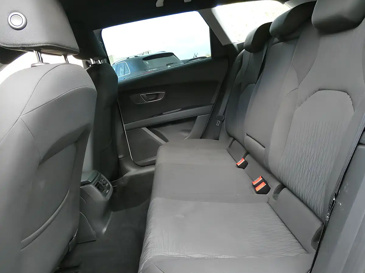 Used 2014 SEAT Leon Se Sport Tourer Silver - Interior and Exterior details 12