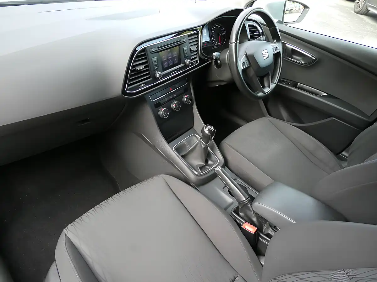 Used 2014 SEAT Leon Se Sport Tourer Silver - Interior and Exterior details 15