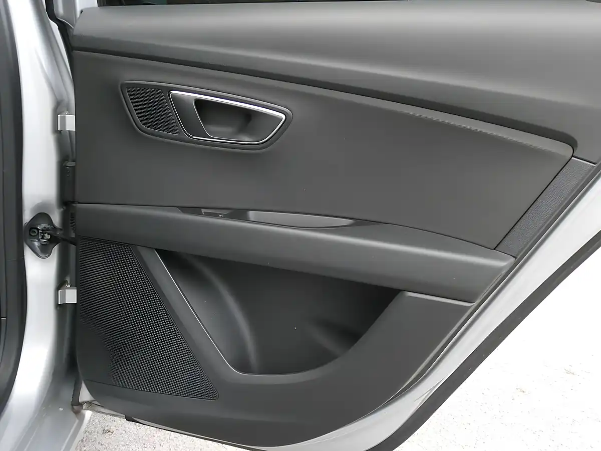 Used 2014 SEAT Leon Se Sport Tourer Silver - Interior and Exterior details 16