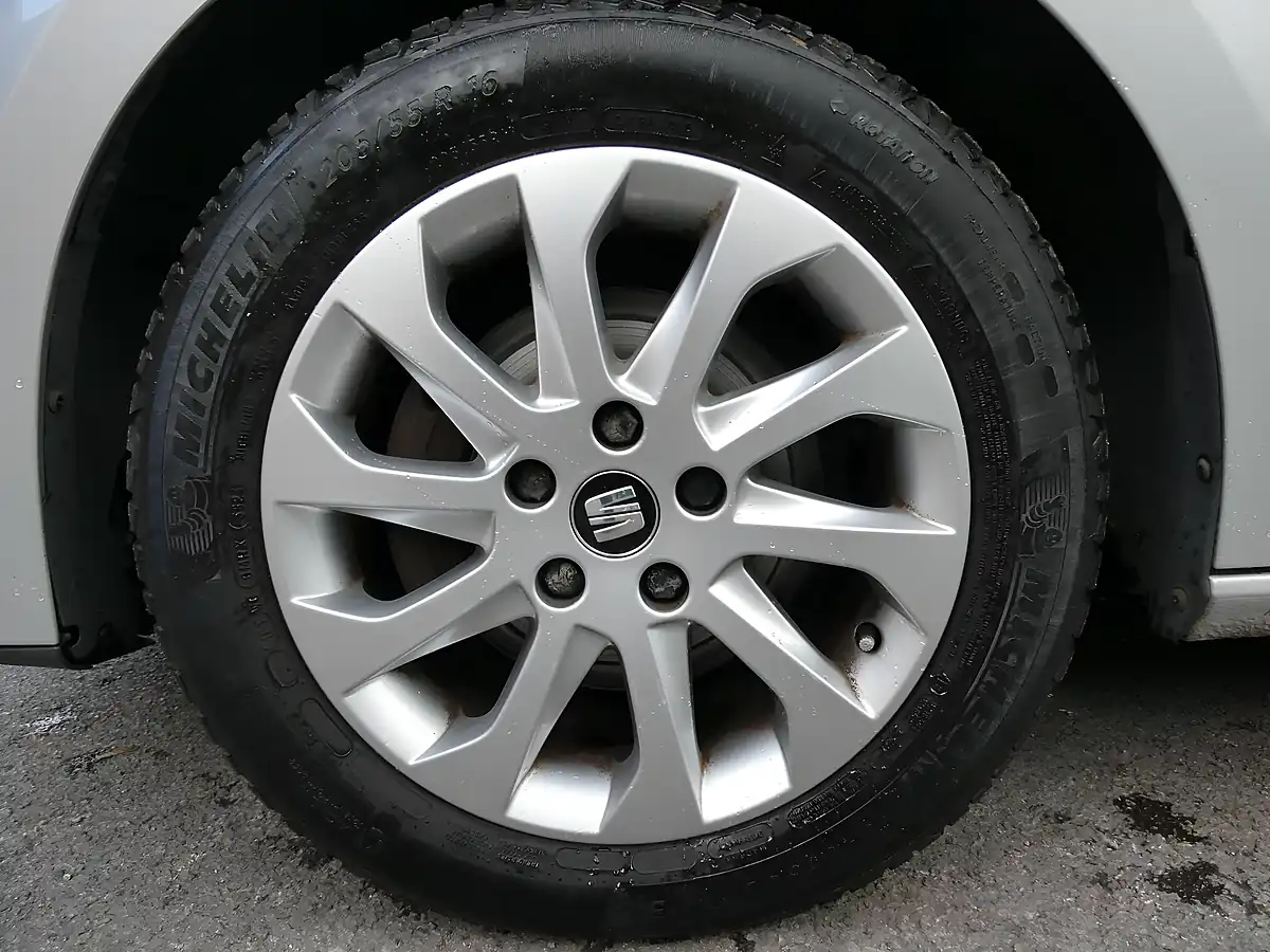 Used 2014 SEAT Leon Se Sport Tourer Silver - Interior and Exterior details 17