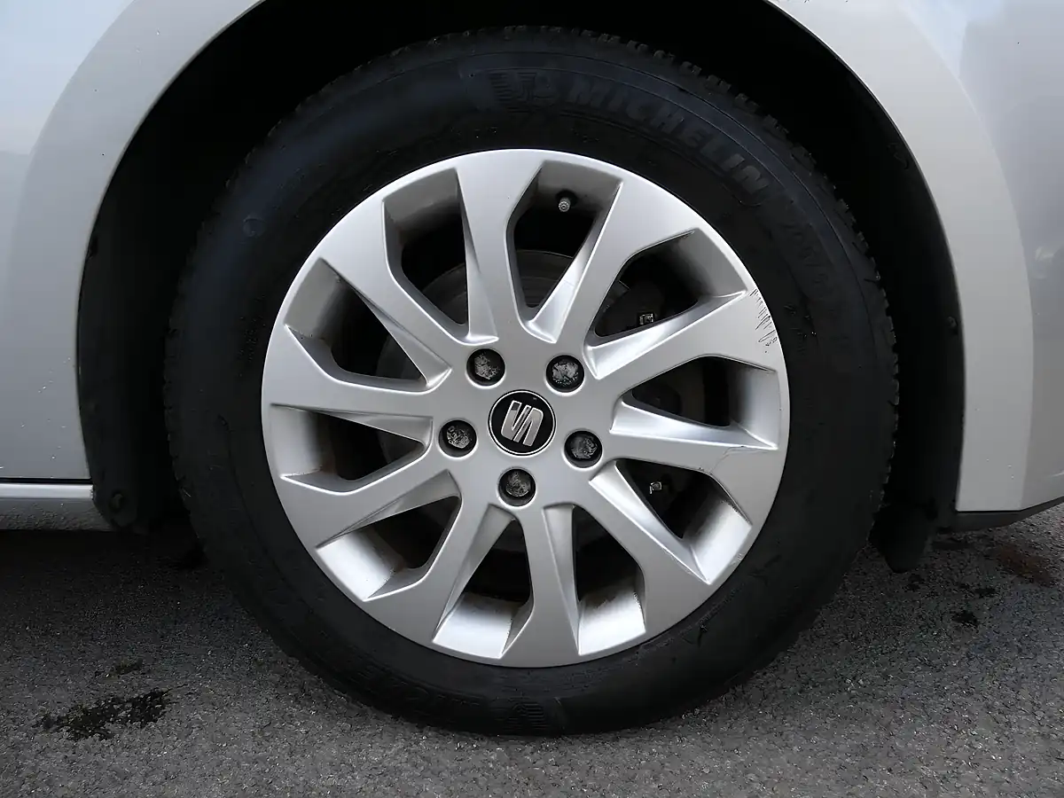 Used 2014 SEAT Leon Se Sport Tourer Silver - Interior and Exterior details 19