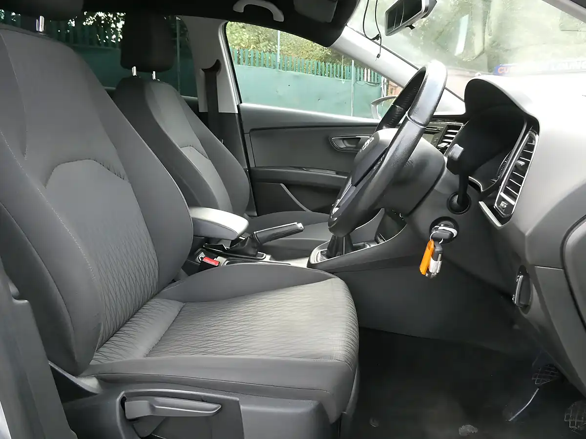 Used 2014 SEAT Leon Se Sport Tourer Silver - Interior and Exterior details 4
