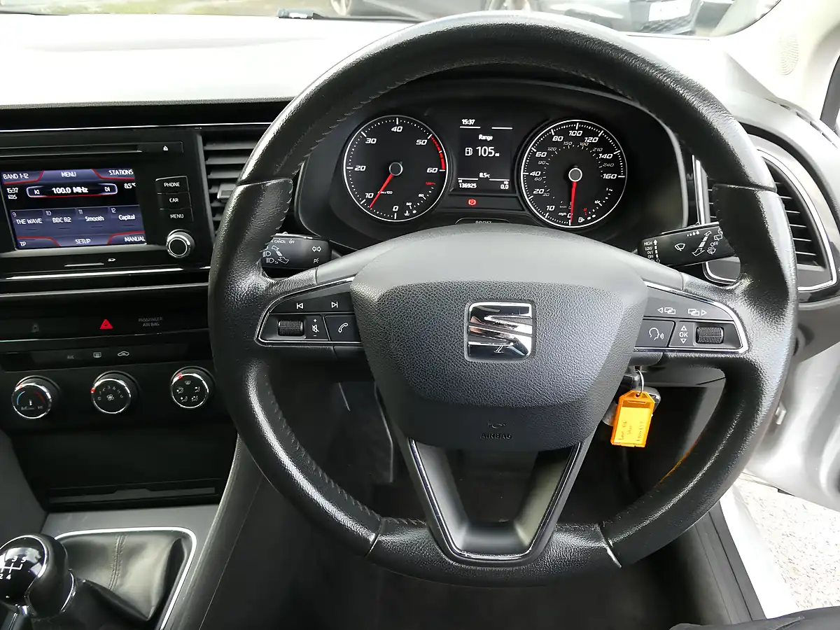 Used 2014 SEAT Leon Se Sport Tourer Silver - Interior and Exterior details 5