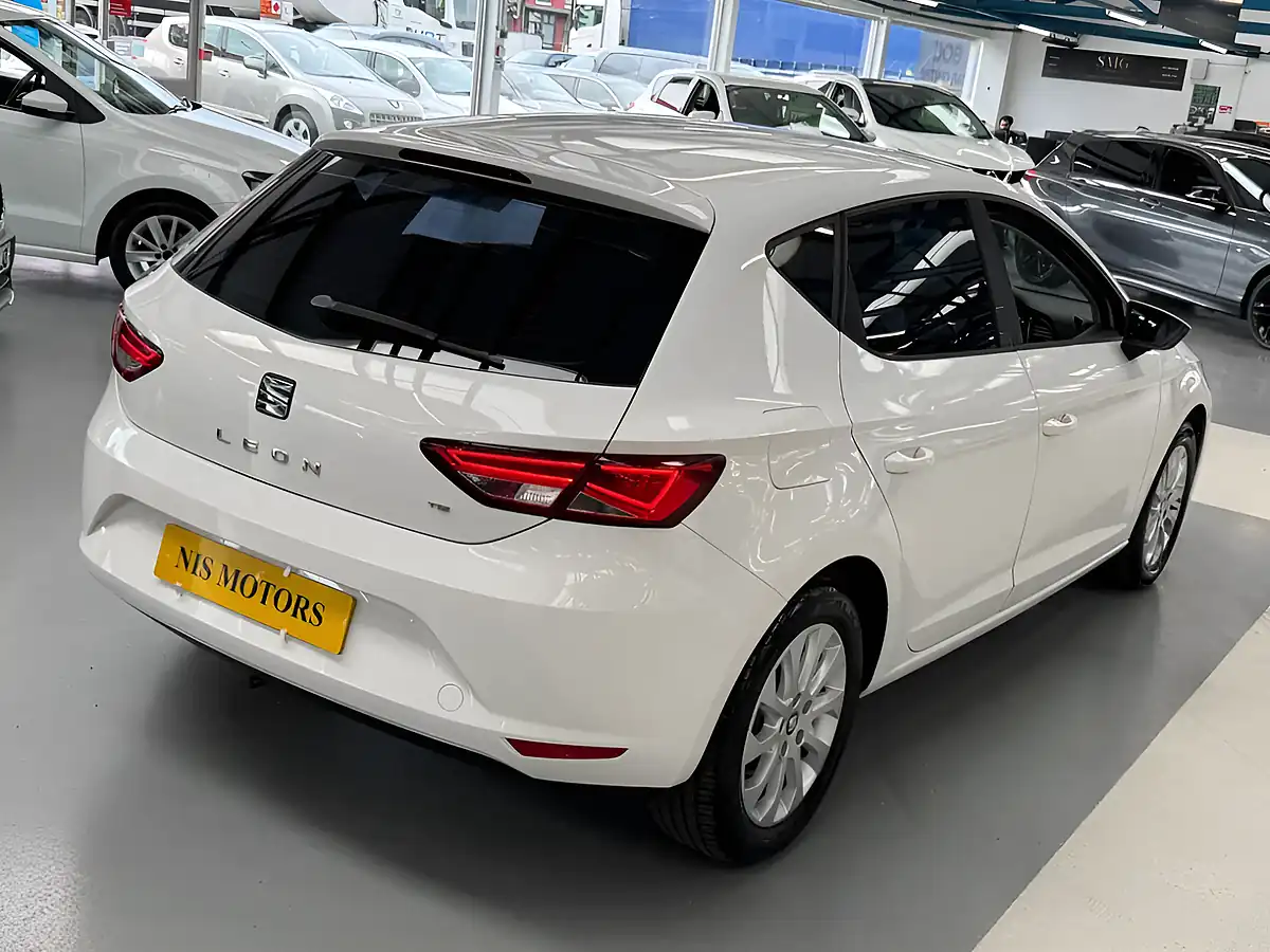 Used 2014 SEAT Leon Se White - Interior and Exterior details 10