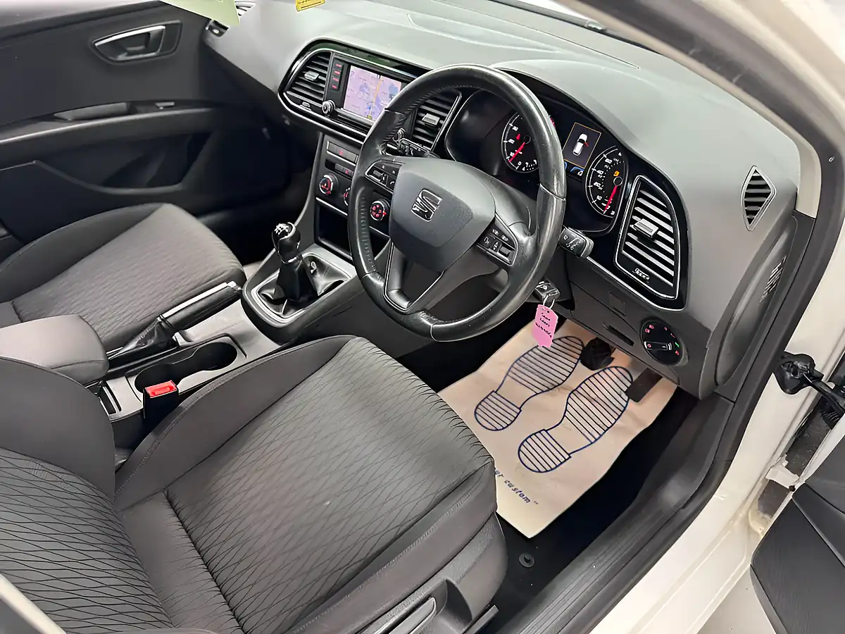 Used 2014 SEAT Leon Se White - Interior and Exterior details 11
