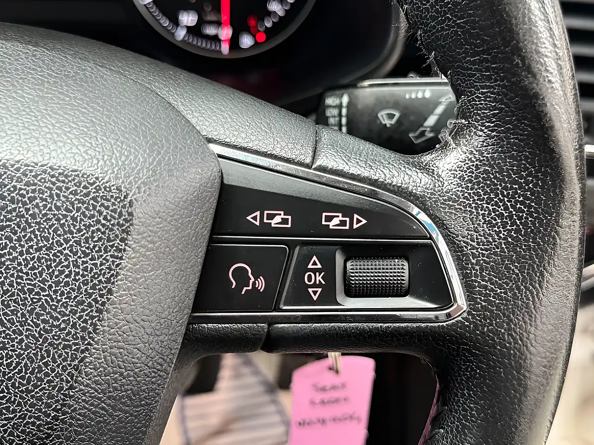 Used 2014 SEAT Leon Se White - Interior and Exterior details 13
