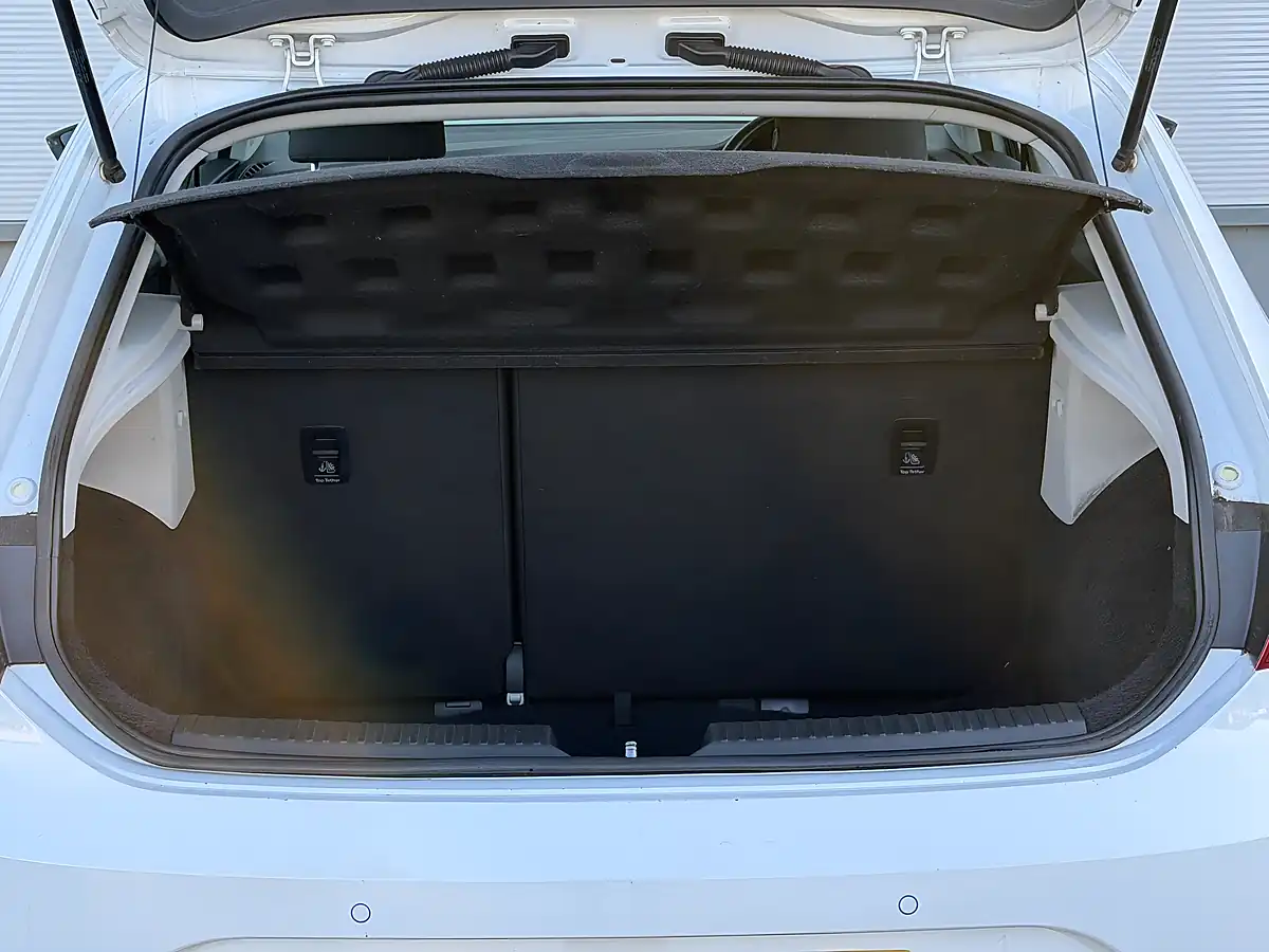 Used 2014 SEAT Leon Se White - Interior and Exterior details 14