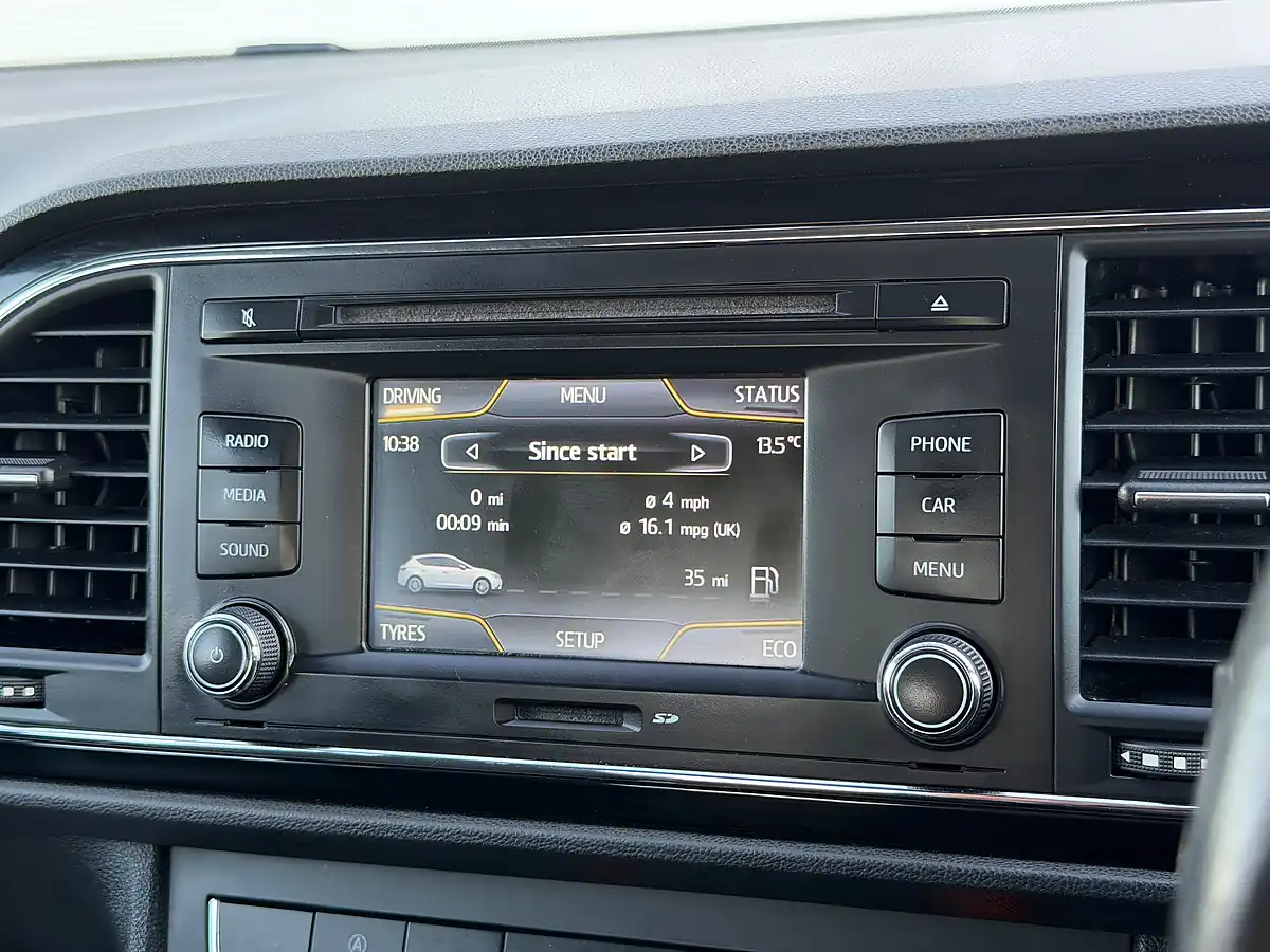 Used 2014 SEAT Leon Se White - Interior and Exterior details 18