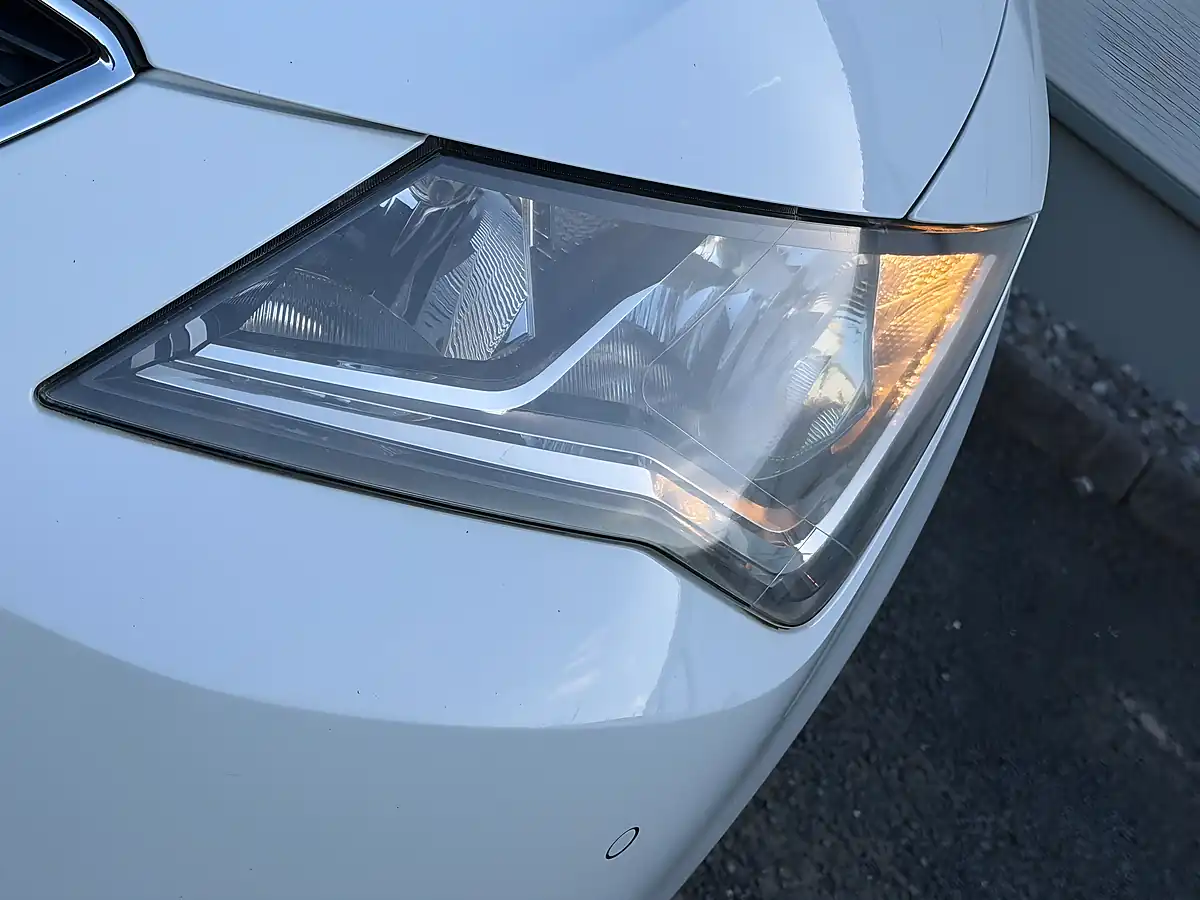 Used 2014 SEAT Leon Se White - Interior and Exterior details 5