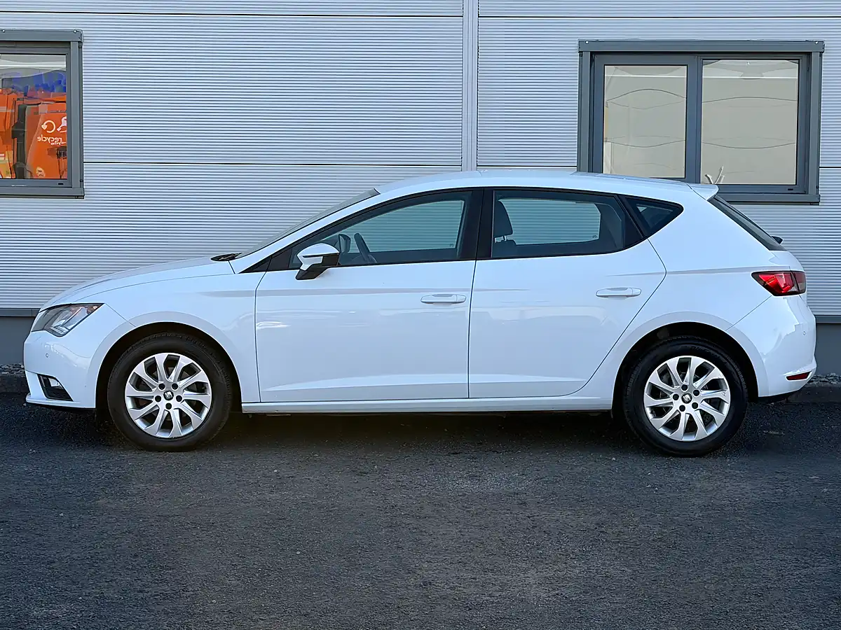 Used 2014 SEAT Leon Se White - Interior and Exterior details 8