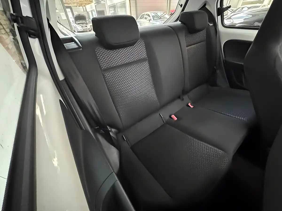 Used 2014 SEAT Mii Sport White - Interior and Exterior details 11