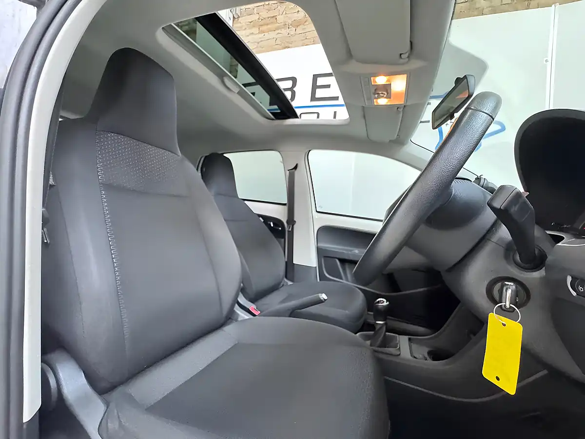 Used 2014 SEAT Mii Sport White - Interior and Exterior details 12