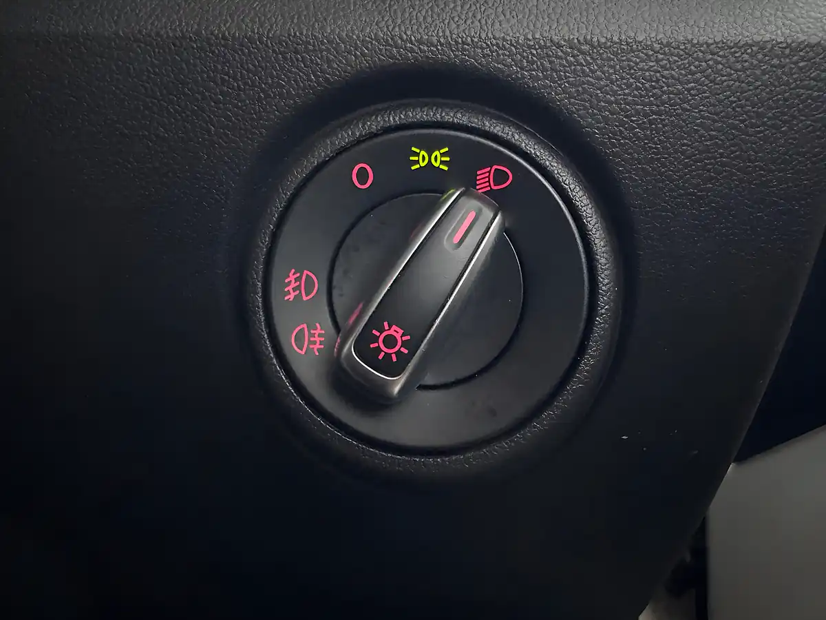 Used 2014 SEAT Mii Sport White - Interior and Exterior details 17