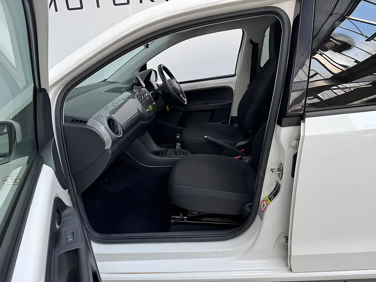 Used 2014 SEAT Mii Sport White - Interior and Exterior details 9