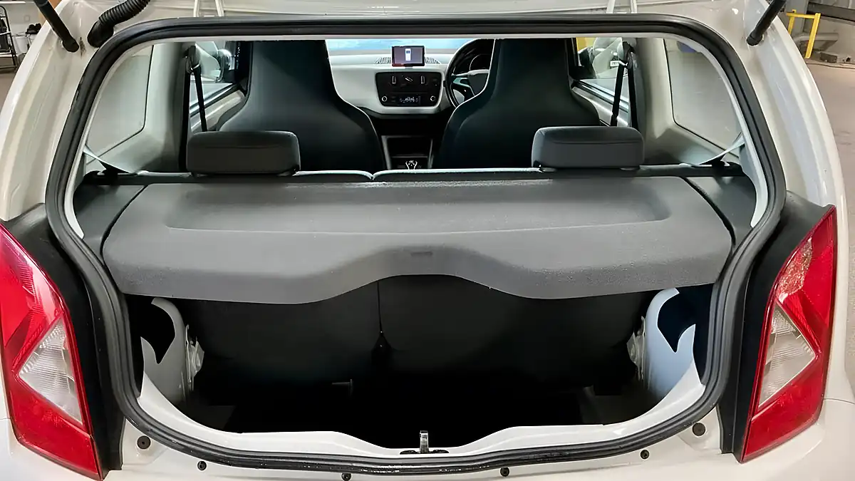 Used 2014 SEAT Mii Toca White - Interior and Exterior details 5