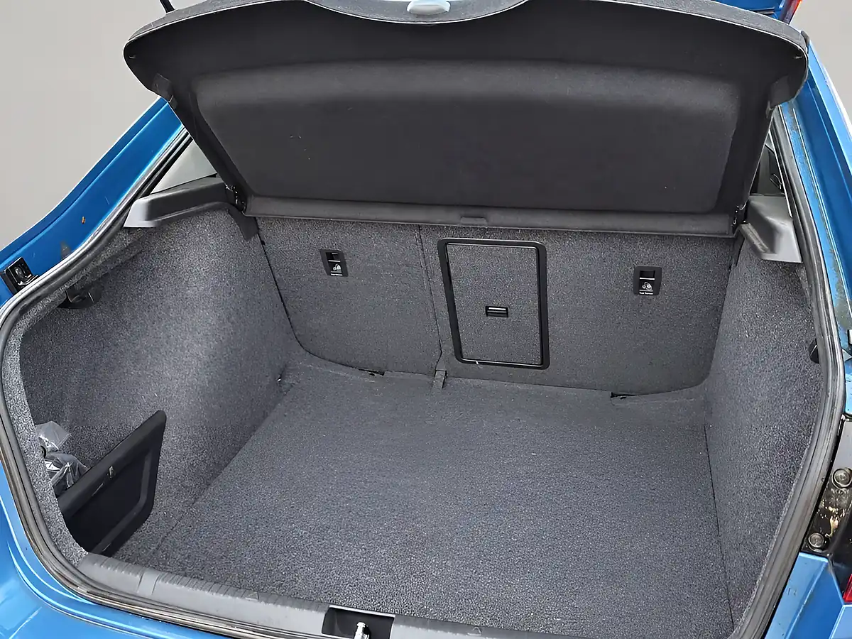 Used 2014 SEAT Toledo Se Blue - Interior and Exterior details 9