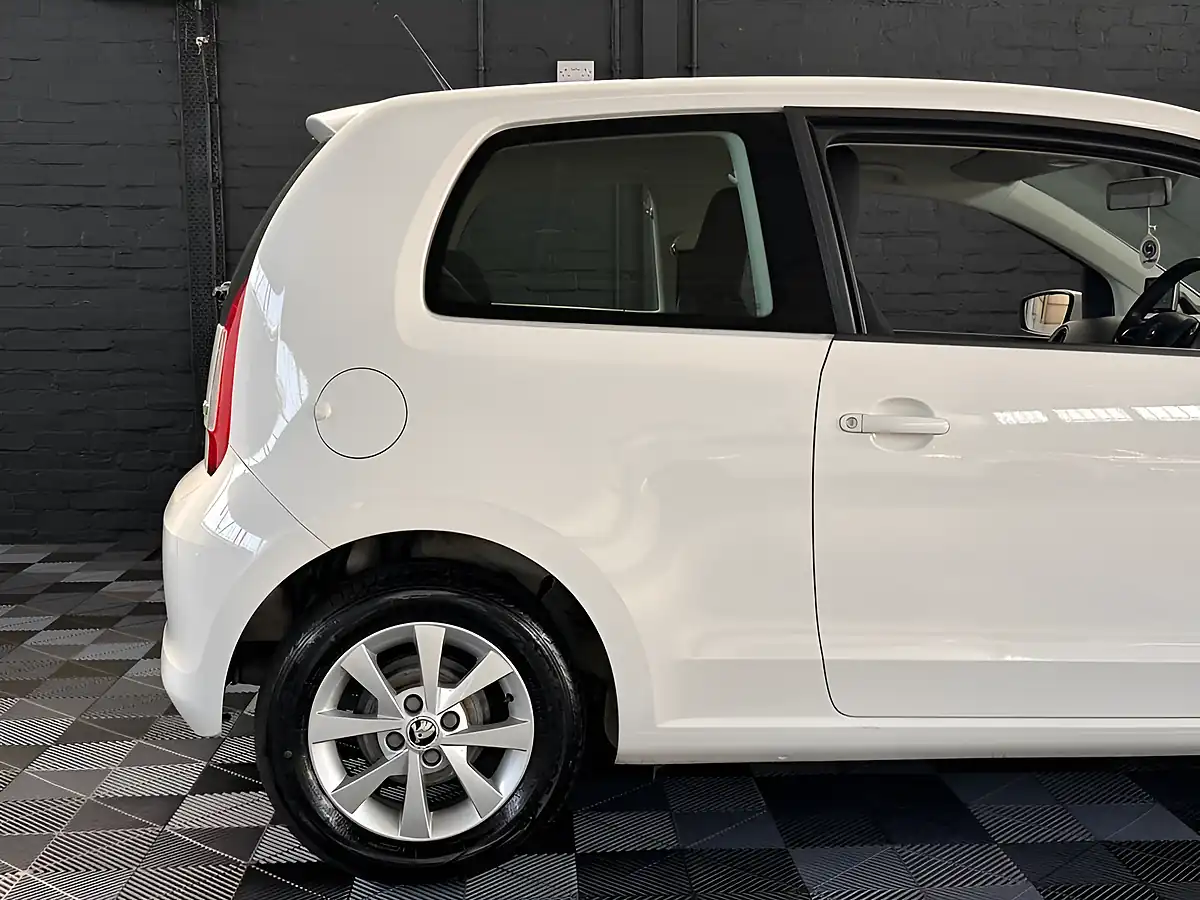 Used 2014 Skoda Citigo Elegance Candy White - Interior and Exterior details 10
