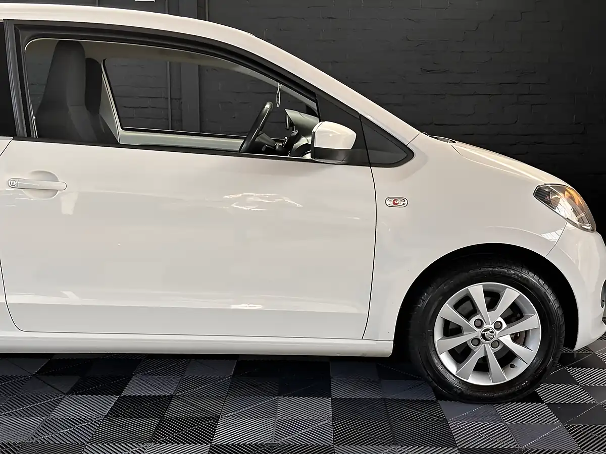 Used 2014 Skoda Citigo Elegance Candy White - Interior and Exterior details 11