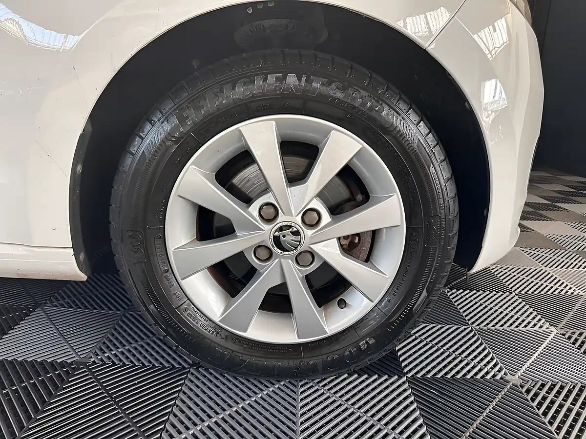Used 2014 Skoda Citigo Elegance Candy White - Interior and Exterior details 13