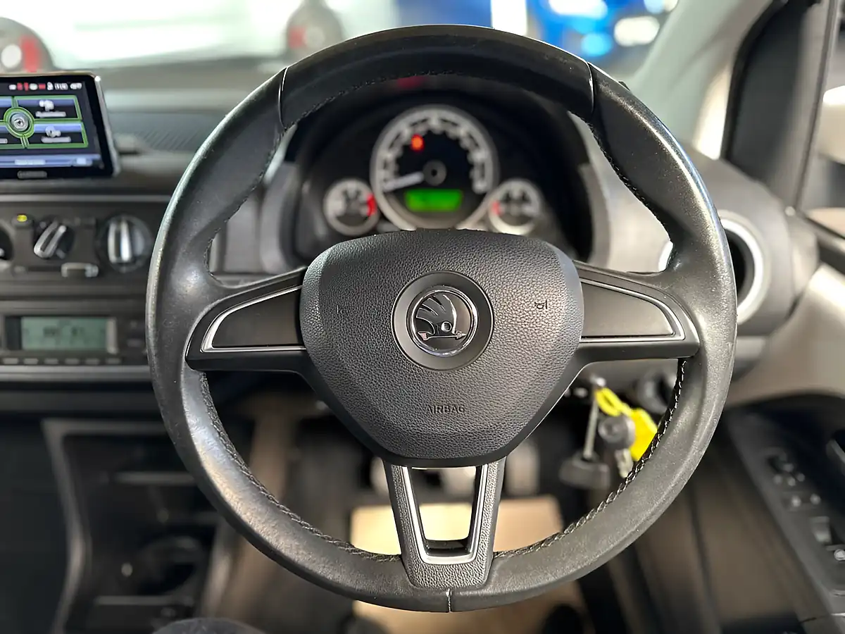Used 2014 Skoda Citigo Elegance Candy White - Interior and Exterior details 8