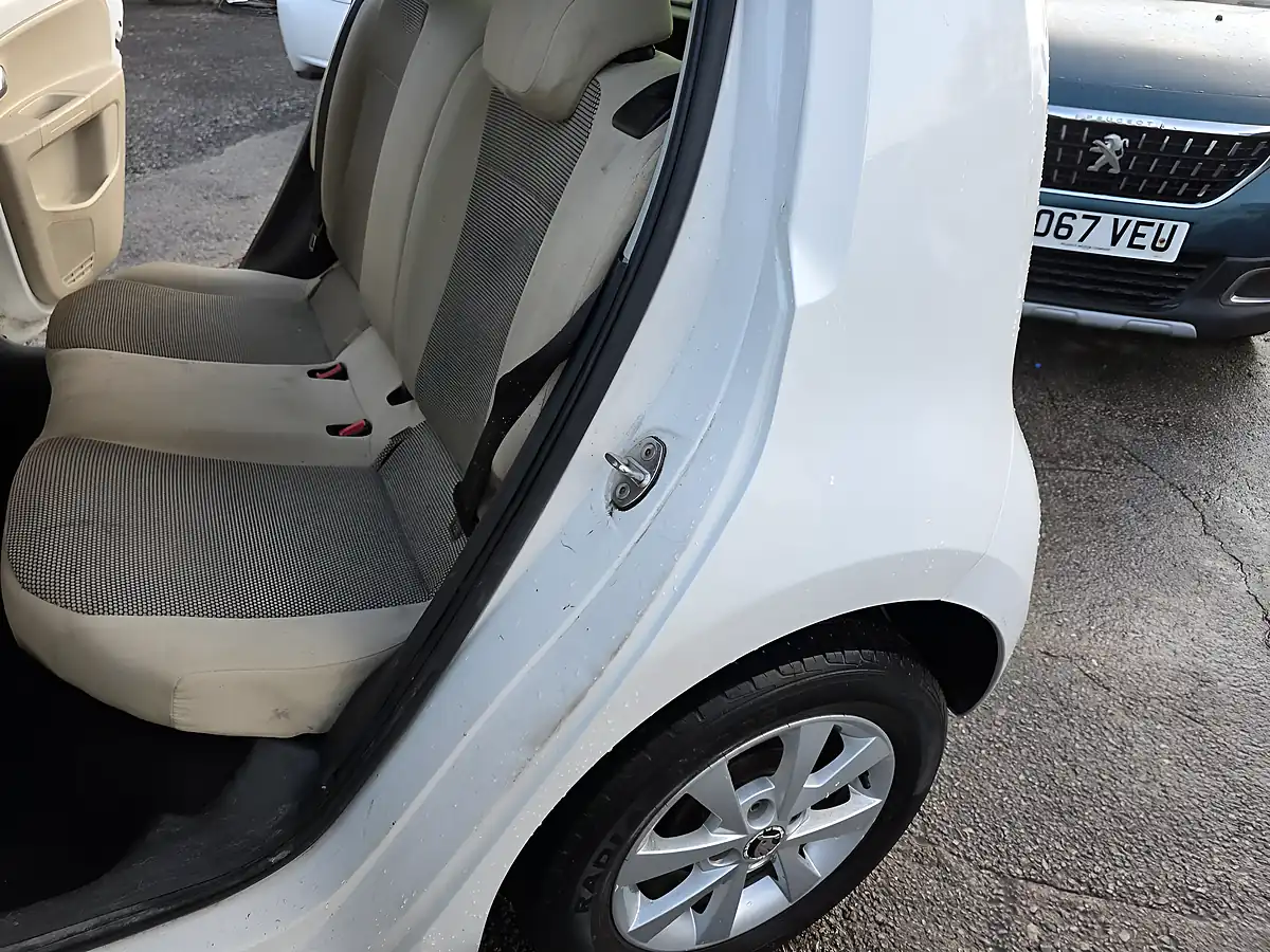 Used 2014 Skoda Citigo Elegance White - Interior and Exterior details 12