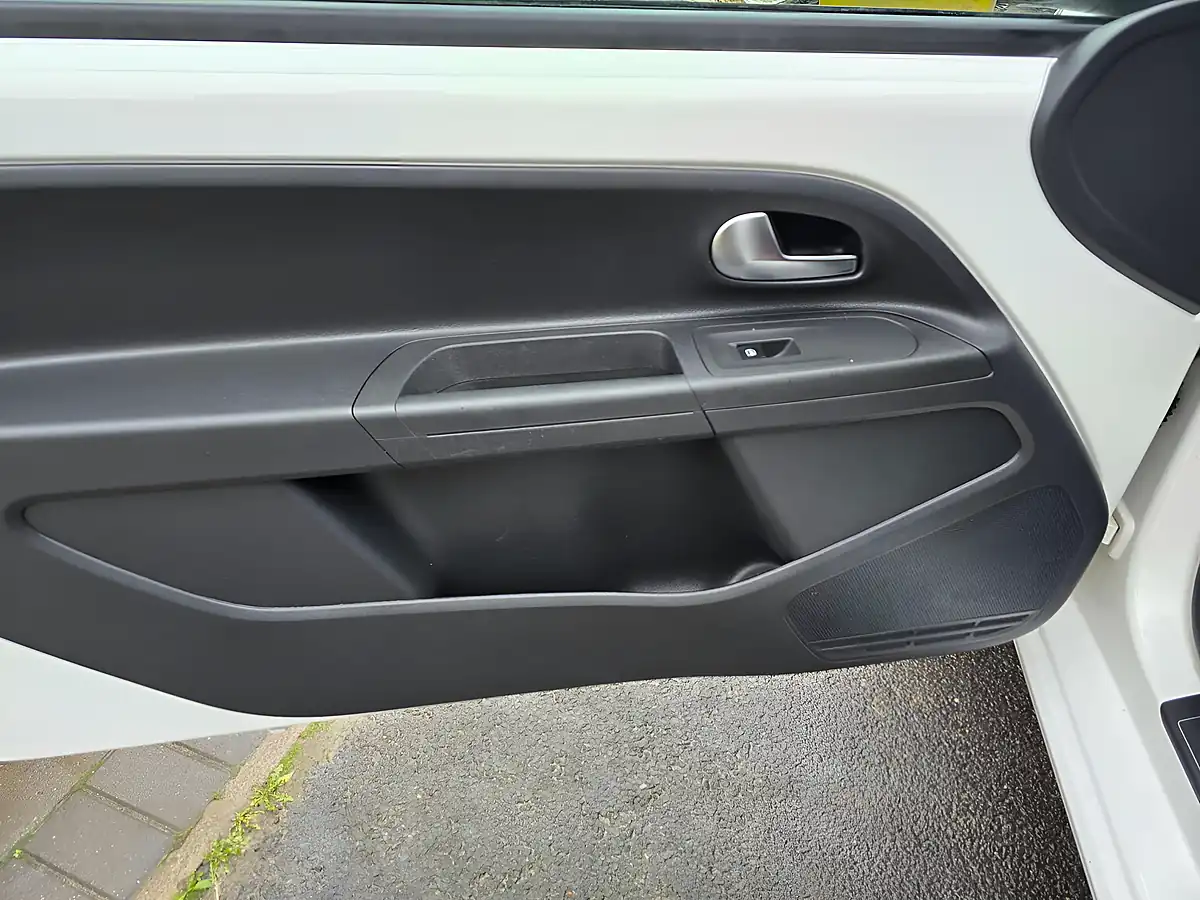 Used 2014 Skoda Citigo Monte Carlo White - Interior and Exterior details 15