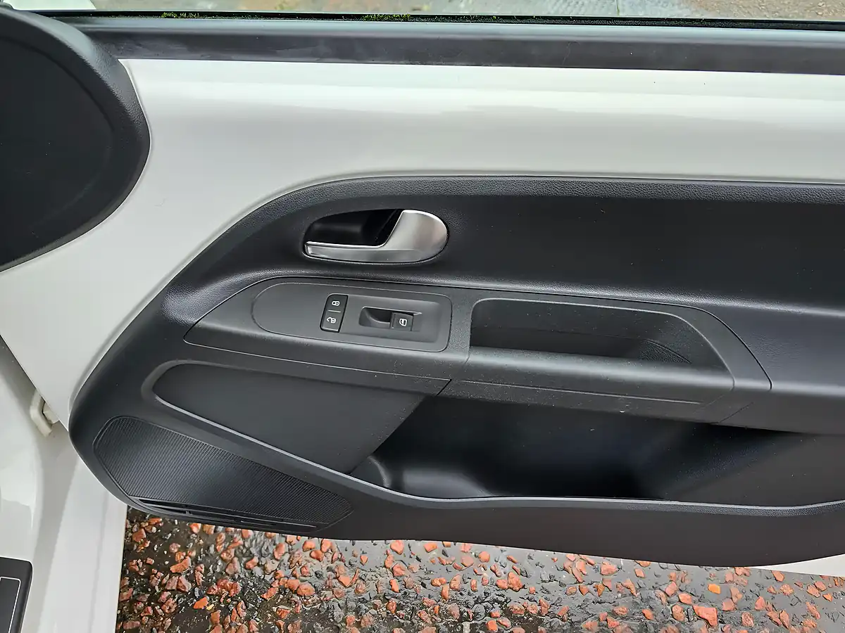 Used 2014 Skoda Citigo Monte Carlo White - Interior and Exterior details 16