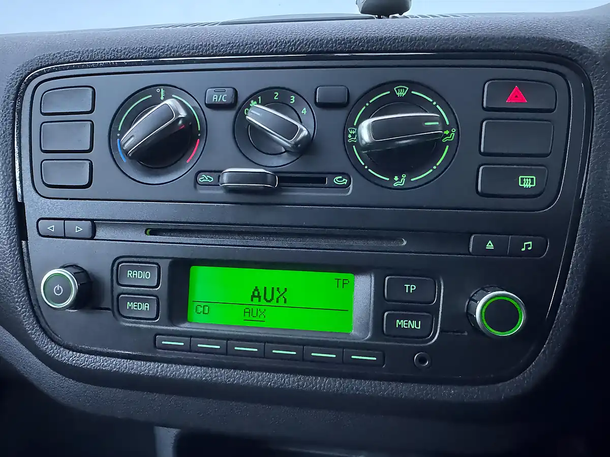 Used 2014 Skoda Citigo Se Blue - Interior and Exterior details 13