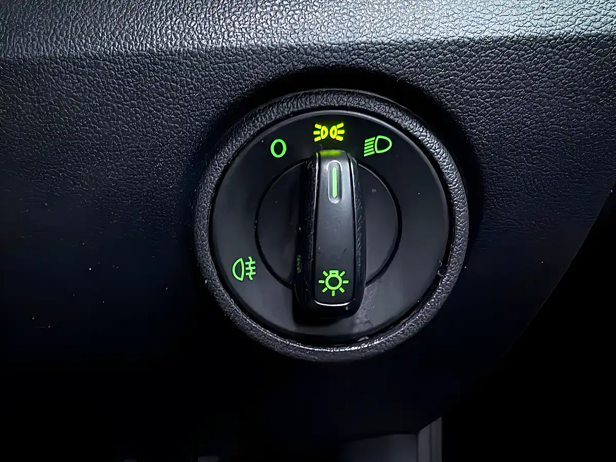 Used 2014 Skoda Citigo Se Blue - Interior and Exterior details 14