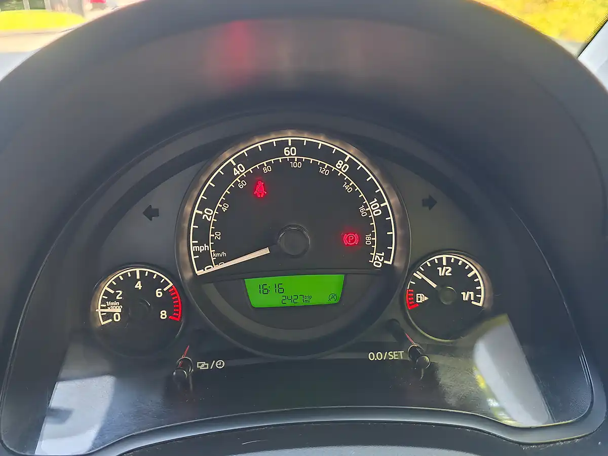 Used 2014 Skoda Citigo Se Green - Interior and Exterior details 14